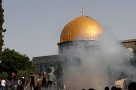 Photo of فلسطين: اقتحام قوات الاحتلال المسجد الأقصى فجر الجمعة .