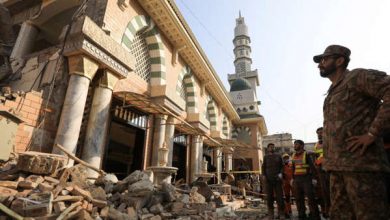 Photo of ارتفعت حصيلة قتلى الهجوم على مسجد في (باكستان) إلى 100 قتيل و 200 جريح معظمهم من الشرطة.