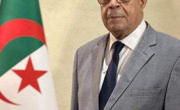 Photo of أكد وزير الصناعة الصيدلانية علي عون” قررنا الا نكمل في طريق الاستيراد والتصنيع يجب ان يكون محليا بمخابر محلية واجنبية”.